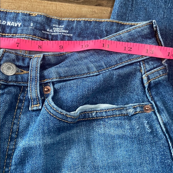 Old Navy Women's O.G. Straight Distressed Jeans - Picture 4 of 9